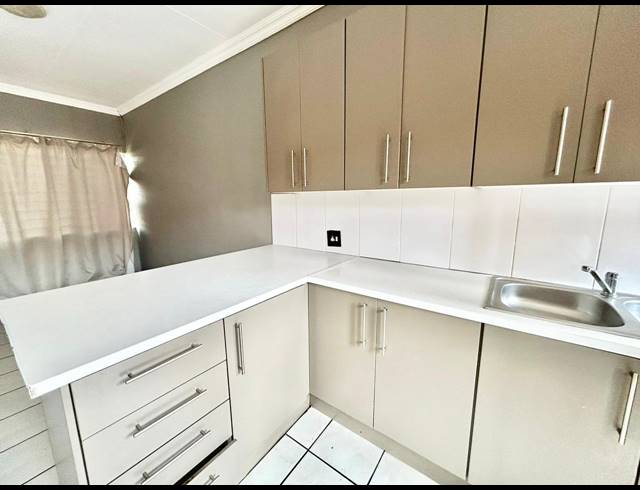 2 BEDROOM TOWNHOUSE FOR SALE IN ANNADALE